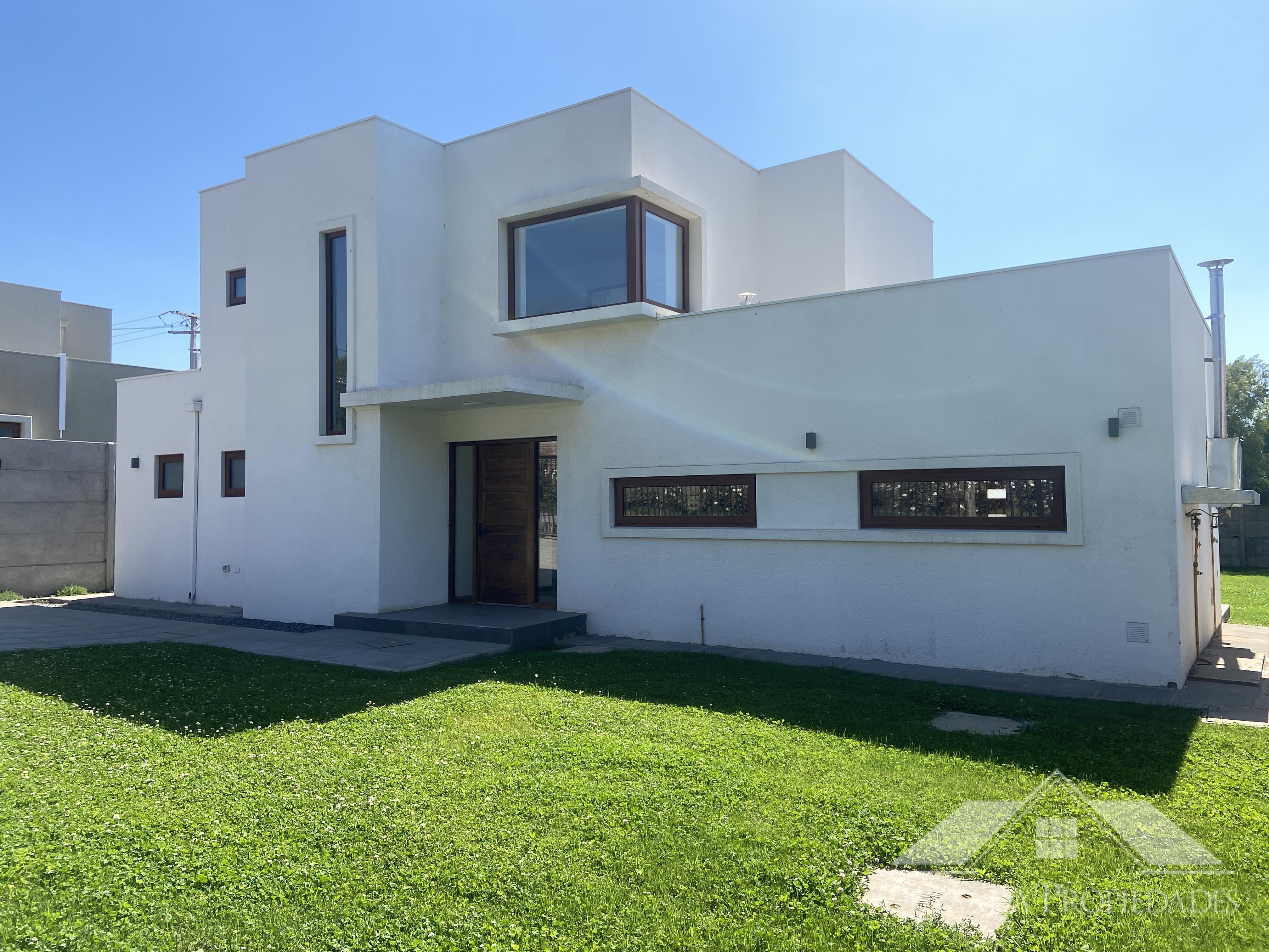 Arriendo casa Condominio Mirador Nogales. Machalí